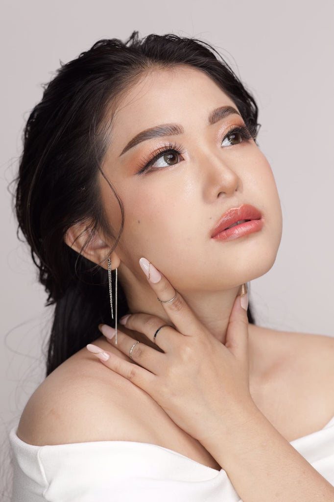 Glowing dan Flawless, Kombinasi Indonesia dan Thailand Makeup Look ala Gaby Ivana Makeup